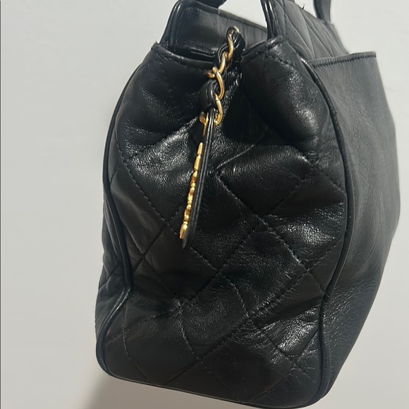 CHANEL Matelasse Black Leather 24K hardware - Picture 17 of 17